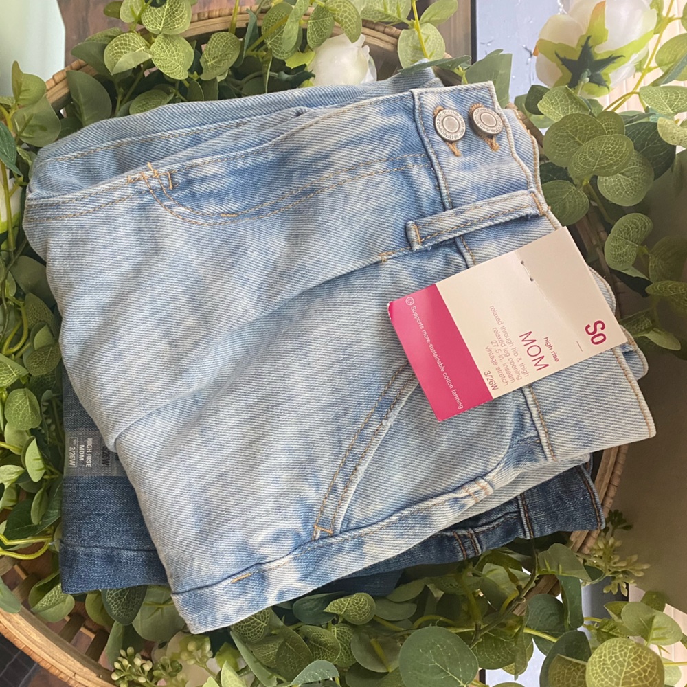 2 PAIRS HIGH RISE MOM JEANS